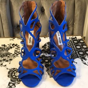 Strapped sandal with round heels